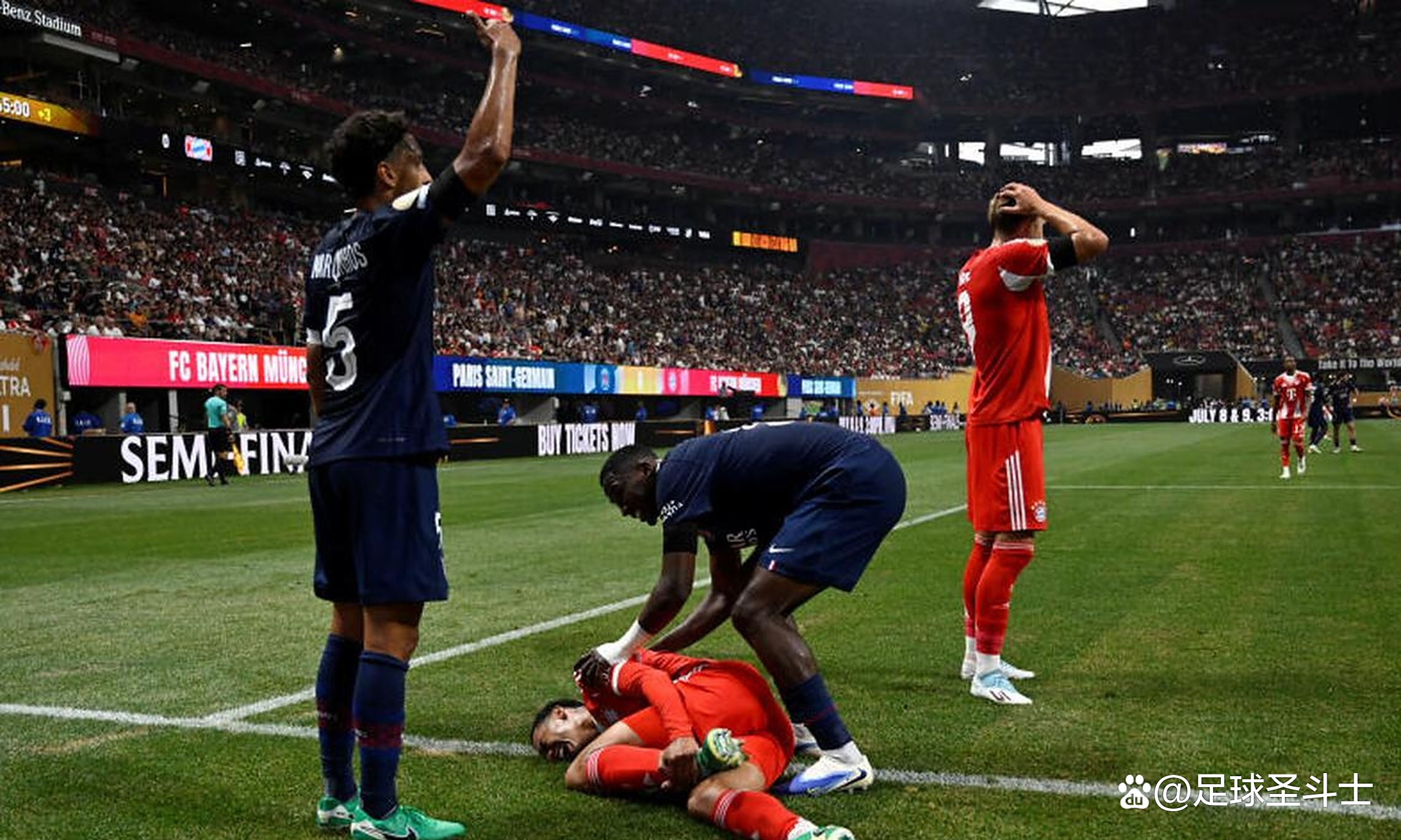 爱游戏中国官网-足球明星遭遇重伤，球队不胜多场比赛