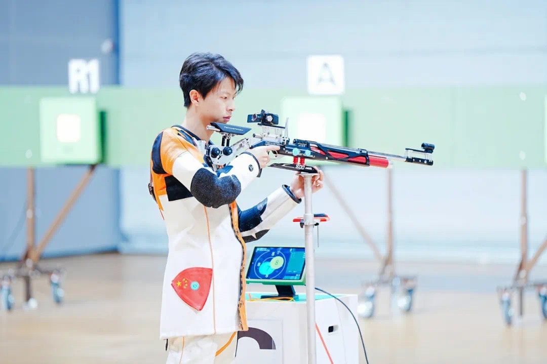 射击选手赢得银牌,击中要害的简单介绍 射击选手赢得银牌,击中要害的简单介绍