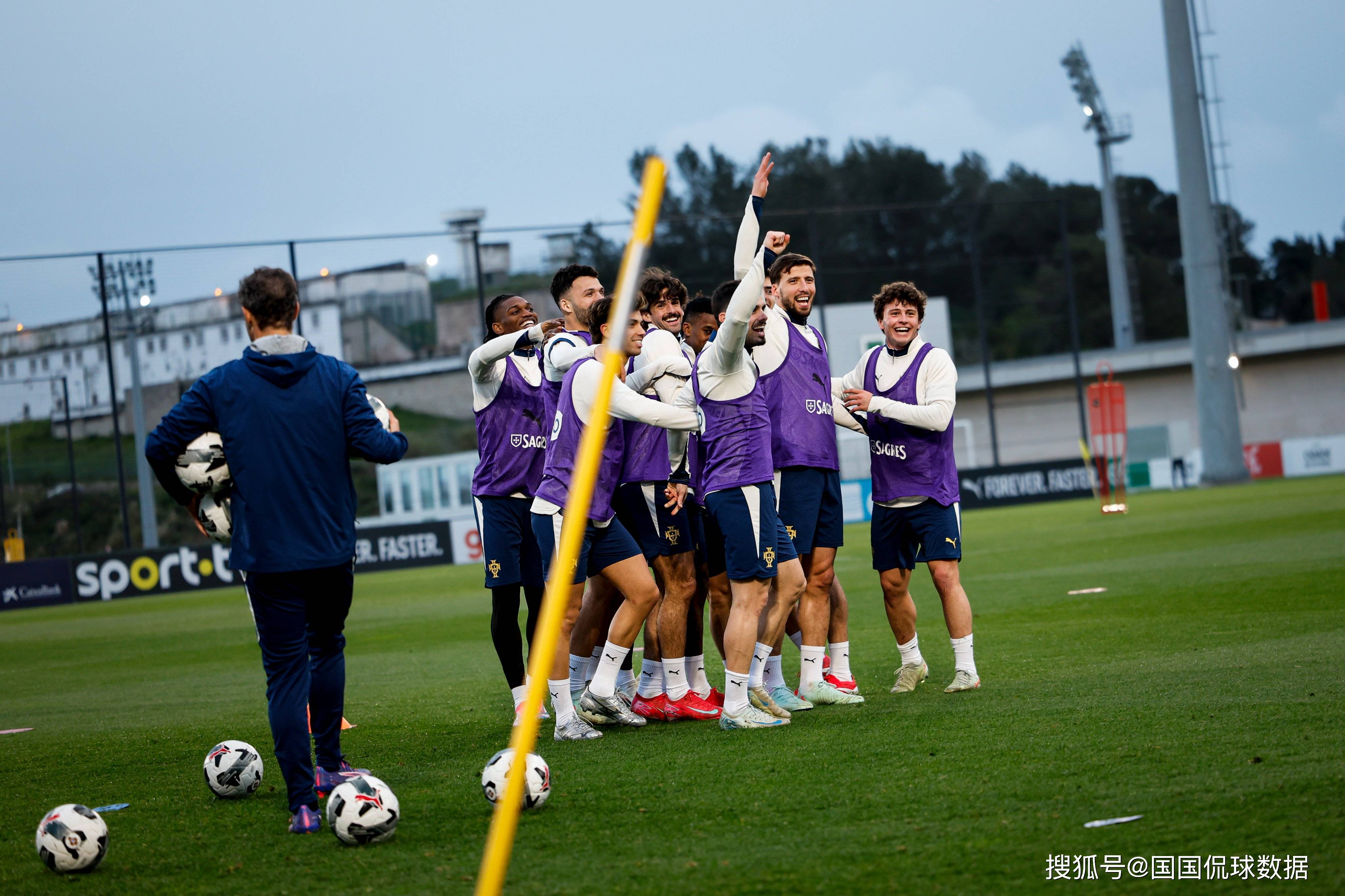 爱游戏网页版-关于丹麦队突击晋级，欧国联赛场掀波澜的信息