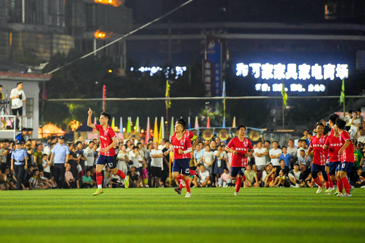 爱游戏登录入口-关于足球赛场上的精彩瞬间引发球迷热议的信息