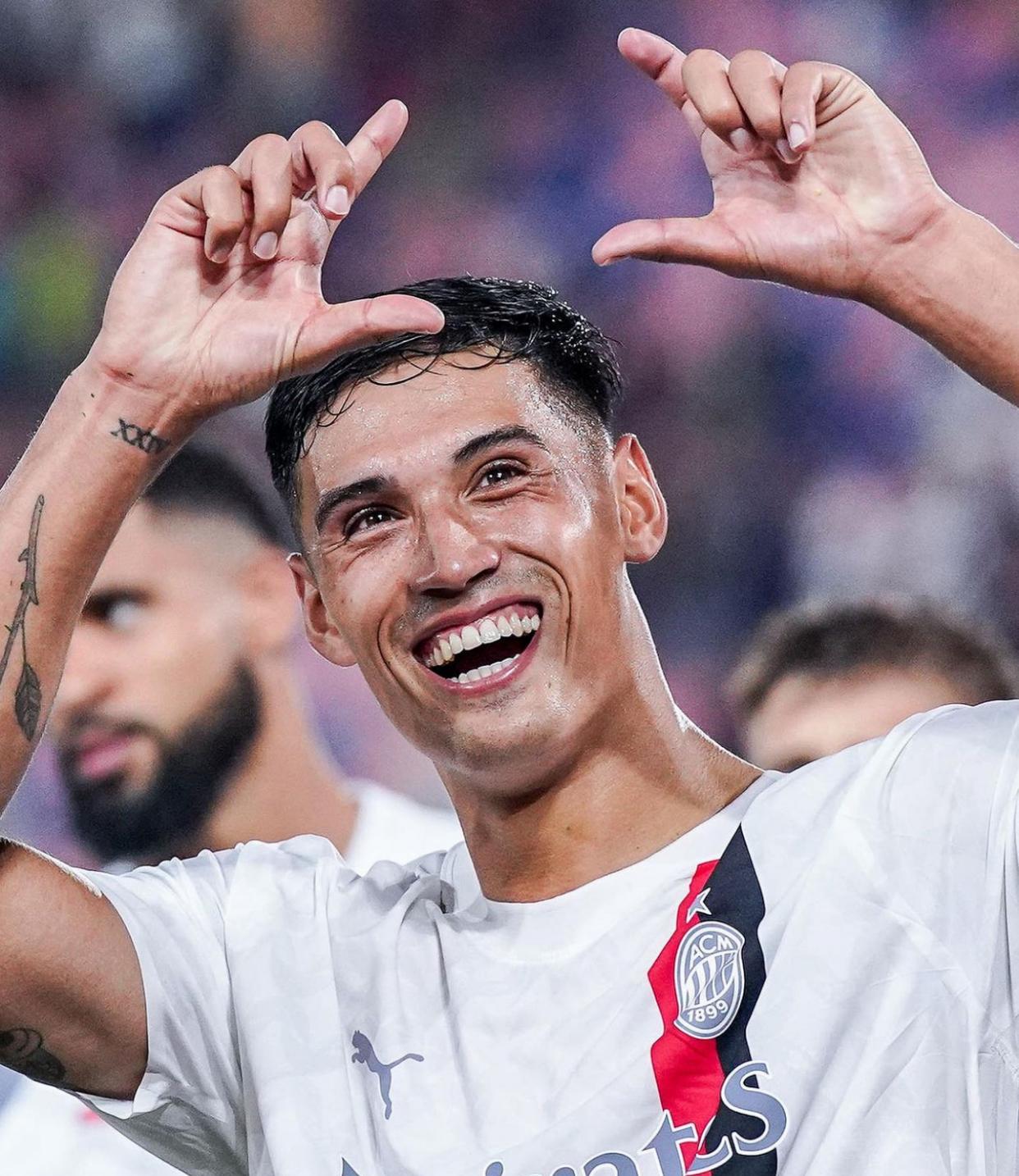 包含AC米兰新晋天才崭露头角,受到赞誉的词条 包含AC米兰新晋天才崭露头角,受到赞誉的词条