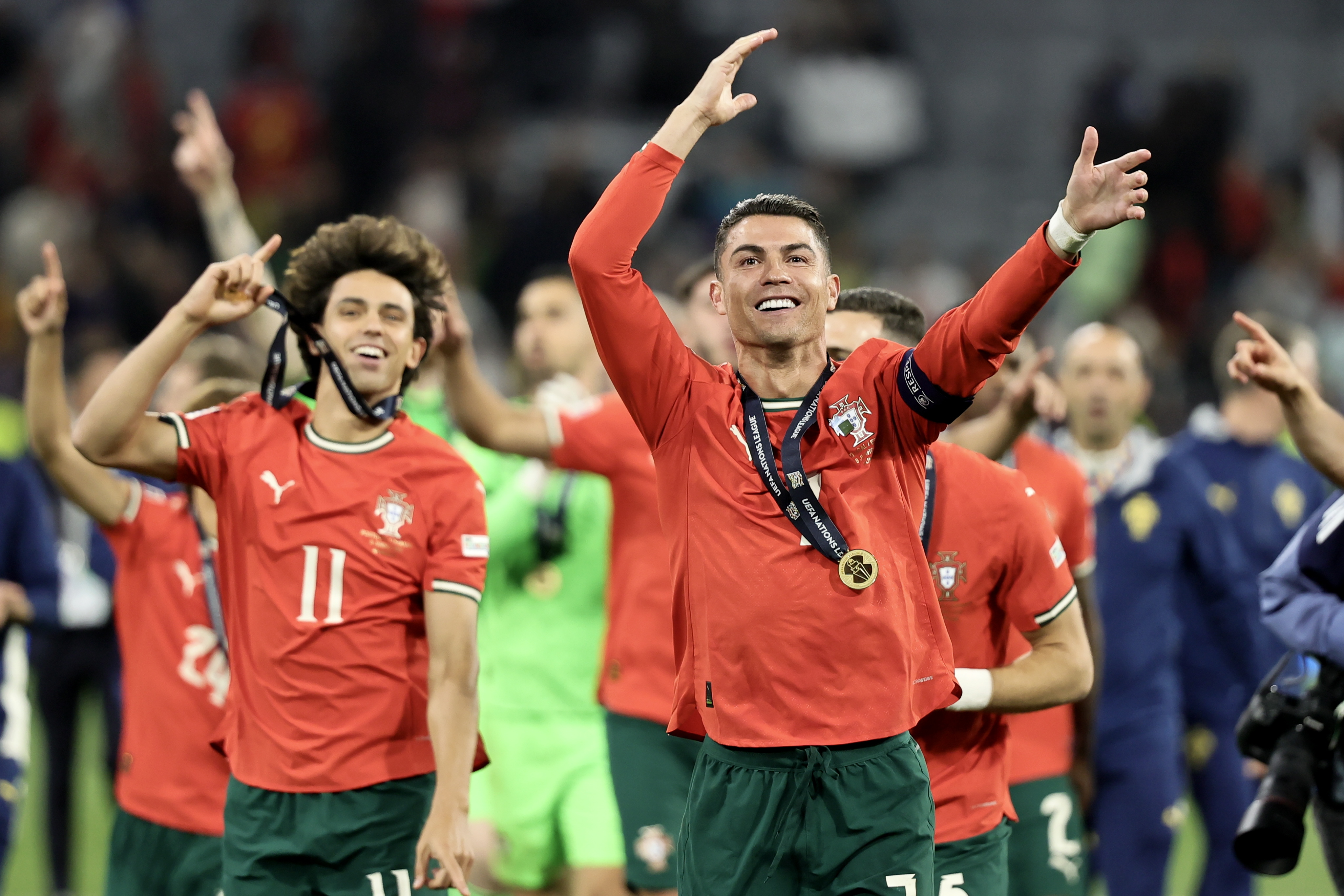 荷兰在欧国联资格赛中获得关键胜利