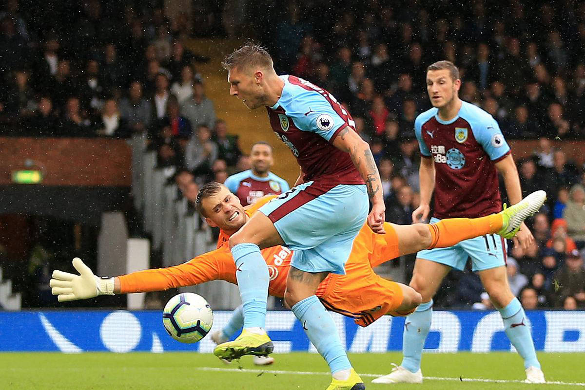 伯恩利后卫受伤，球队防线有待加强的简单介绍