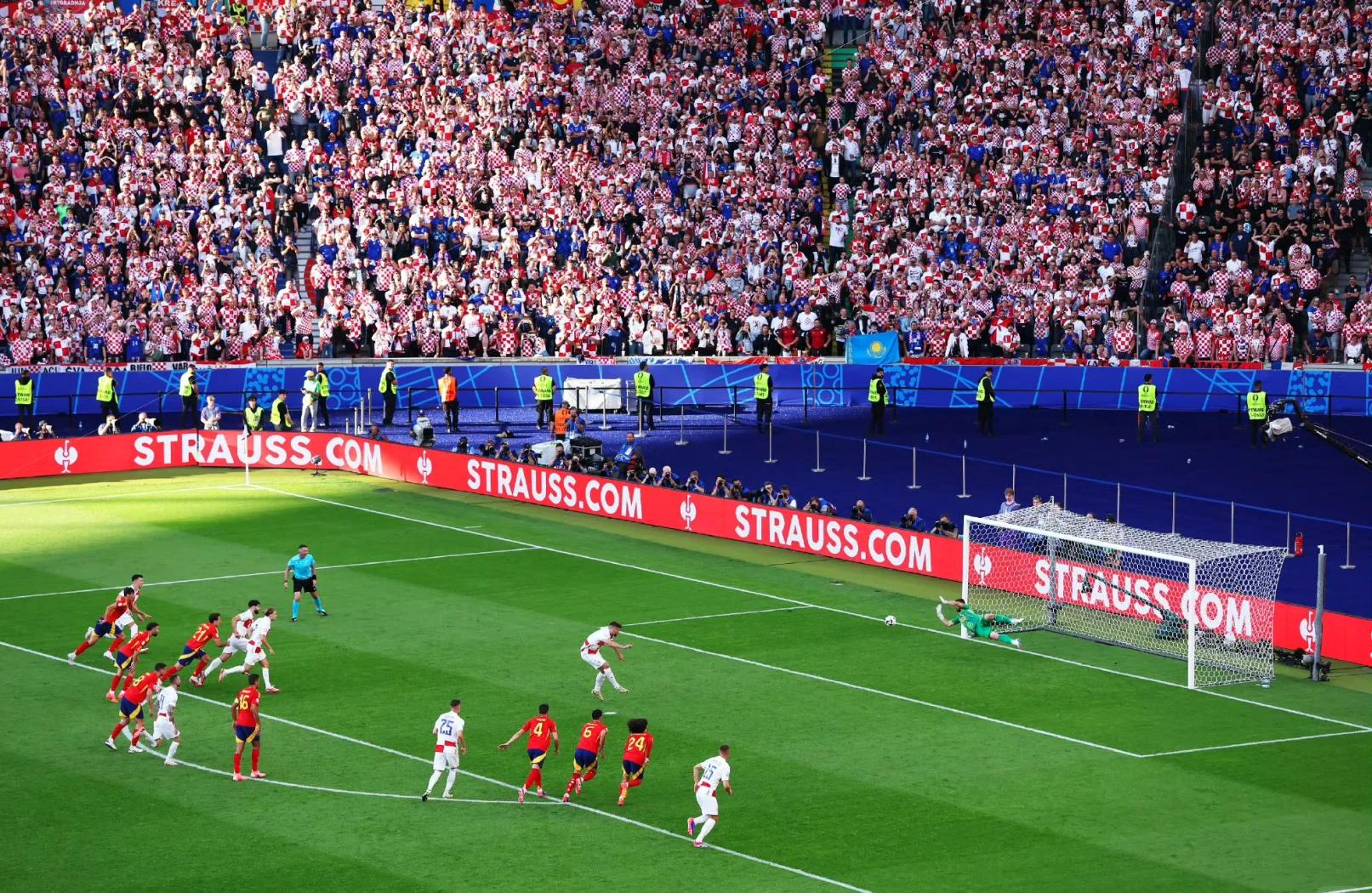 爱游戏中国官网-克罗地亚战胜西班牙，晋级半决赛