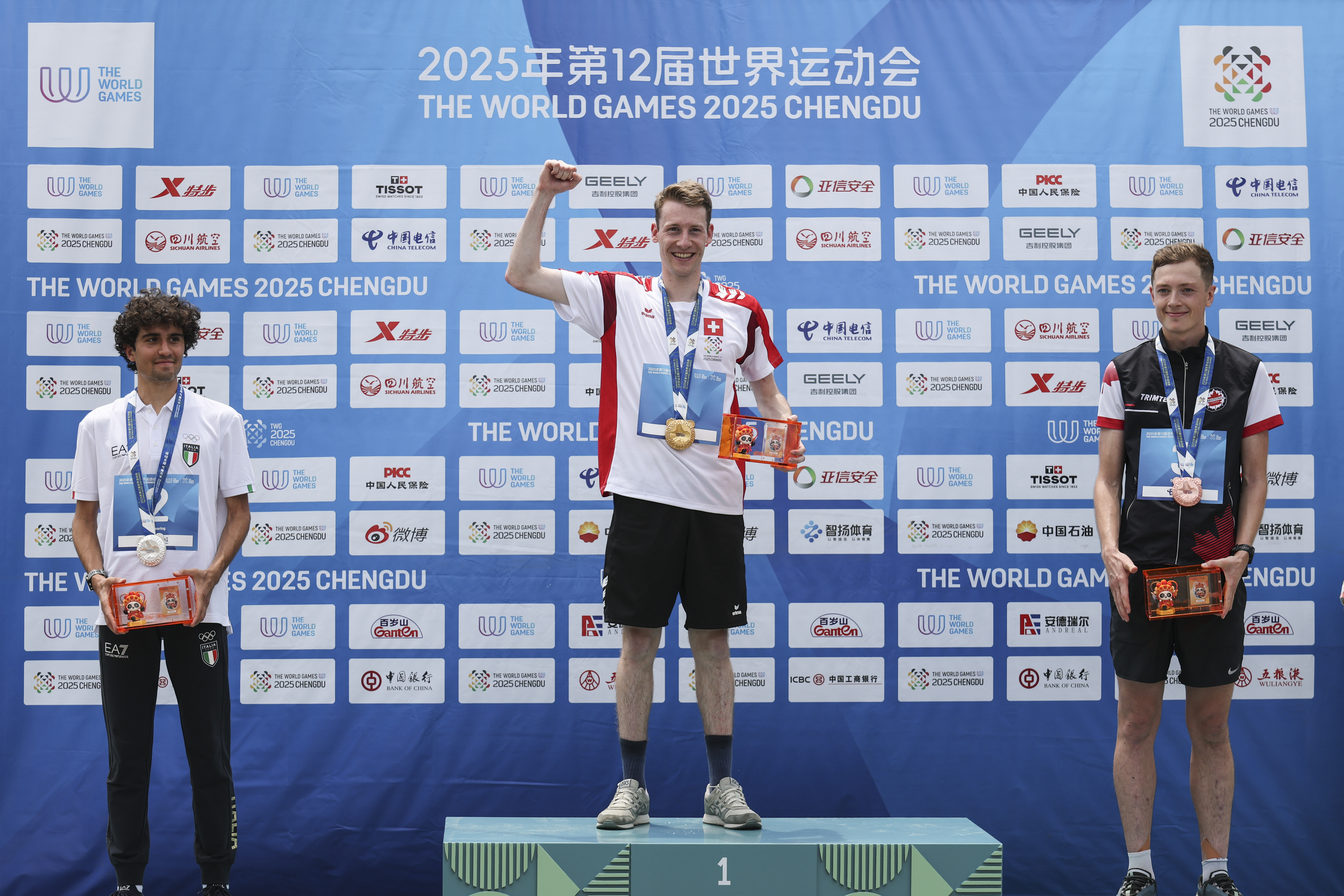 瑞士运动员在击剑赛上实现逆袭