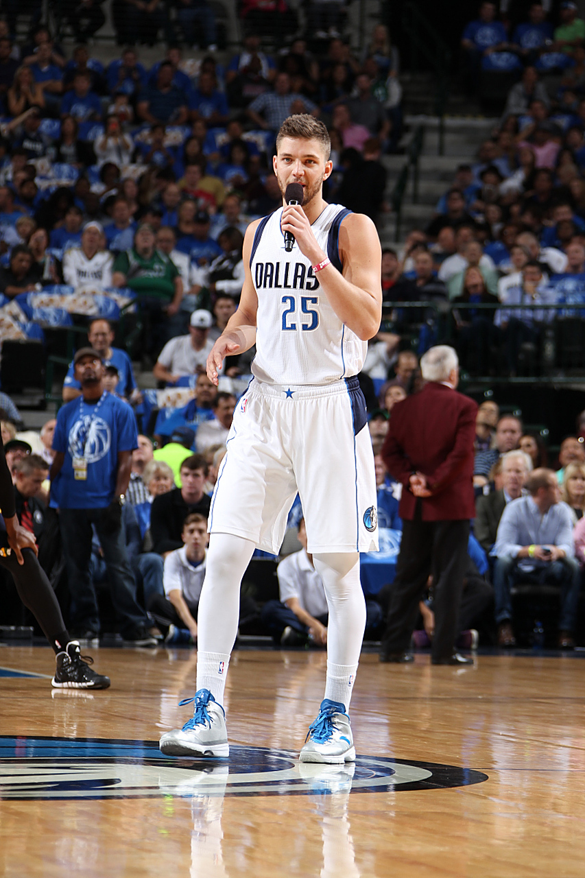 包含太阳战胜灰熊，布克独得31分的词条