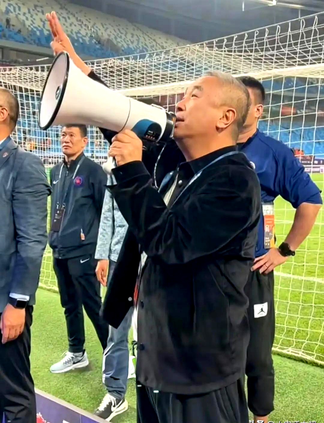 包含高水平球队争霸赛场，势必引发激烈竞争的词条