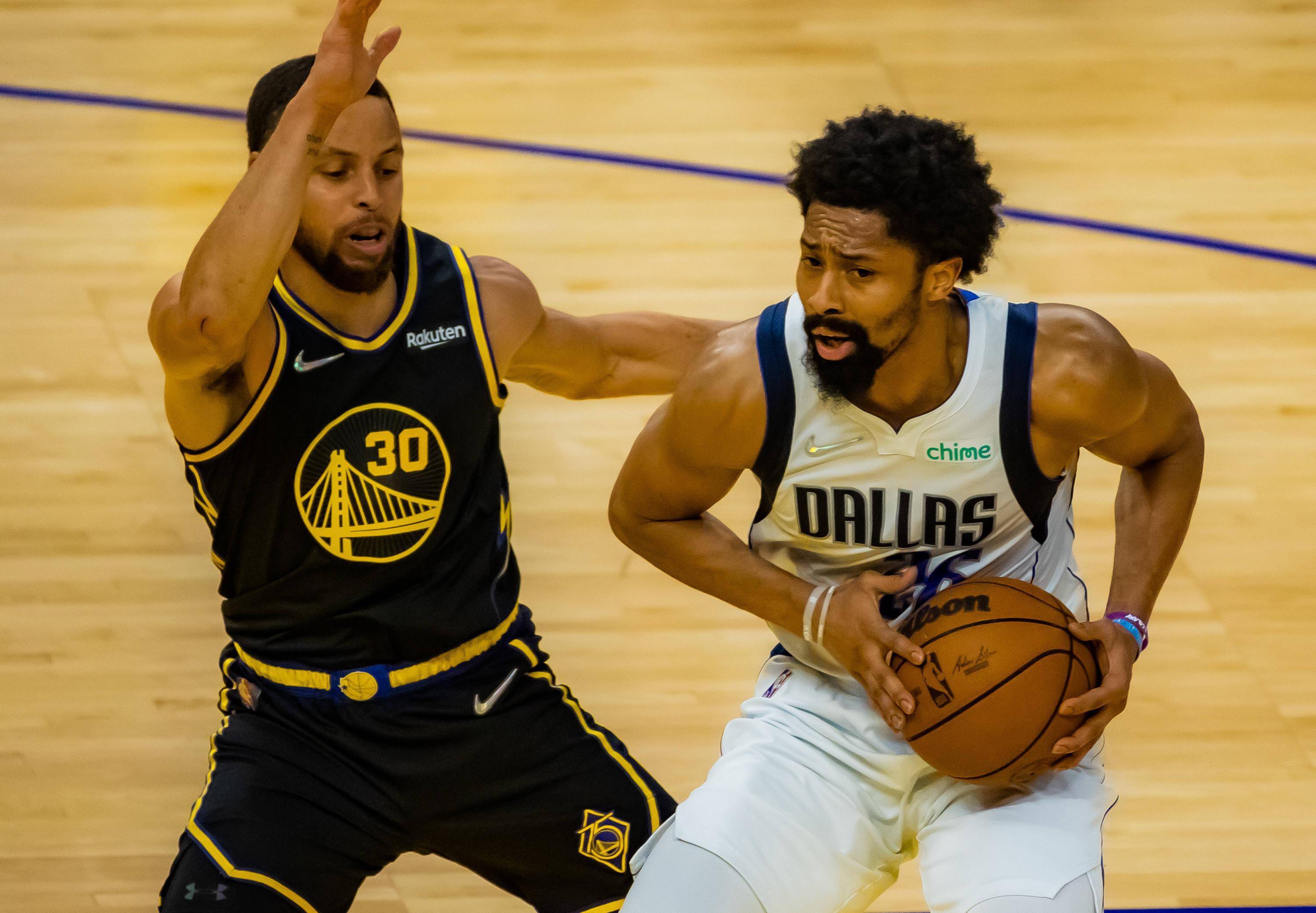 爱游戏官网-关于快船险胜火箭，晋级西部决赛的信息